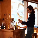 尚佩克斯欧维耶酒店 *